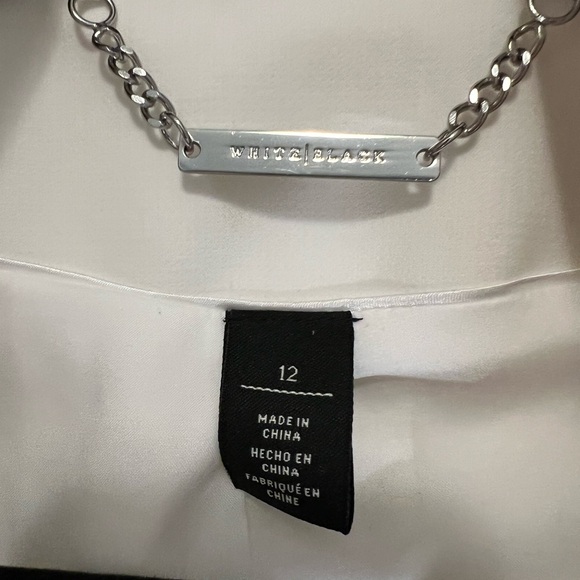 White House Black Market White Moto Style Blazer with Silver Zipper. - Picture 5 of 8